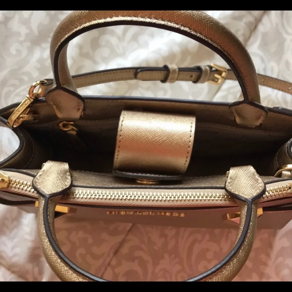 Gold Michael Kors small purse!! - Picture 4 of 6